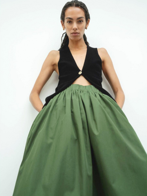 Maxi jupe + gilet  un seul bouton = le bon mix
