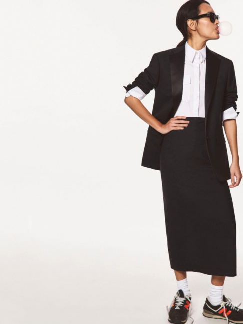 Oui aux tenues strictes traites avec un zest de dcontraction !