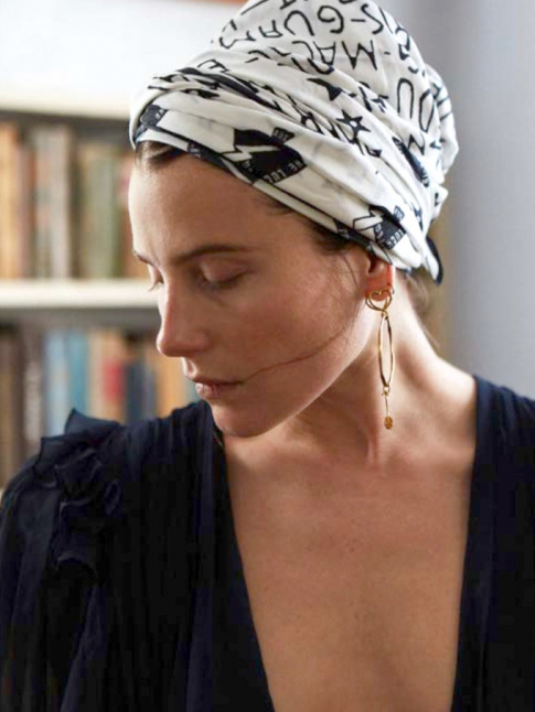 L'lgance bohme sied particulirement bien  Dree Hemingway...