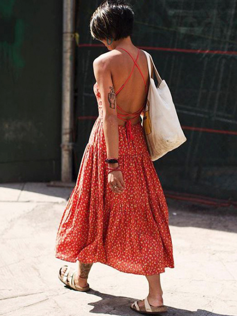 Robe dos nu estivale + sandales type Birkenstock = le bon mix