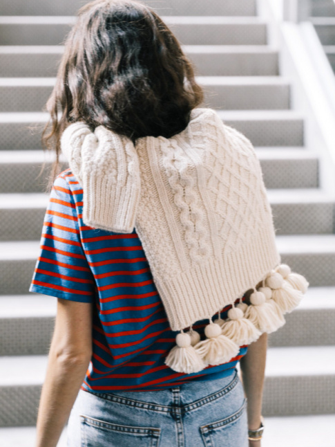 Oui  l'association entre tee-shirt esprit seventies et pull irlandais !