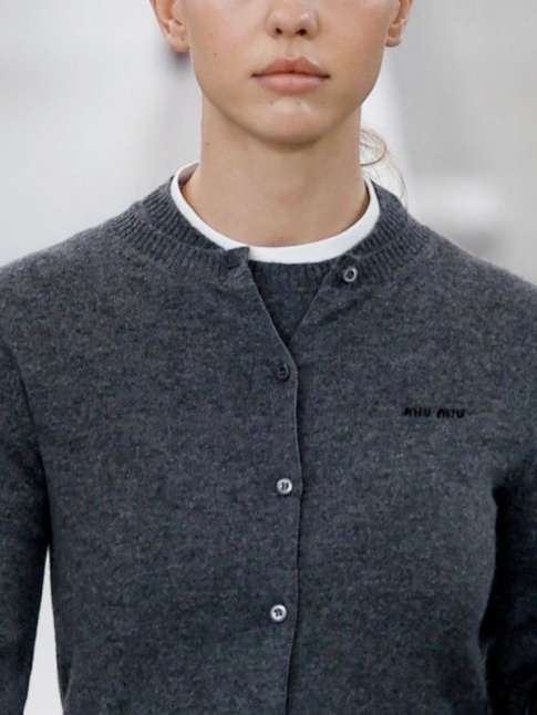 Le tee-shirt blanc : le compagnon idal des twin-sets !