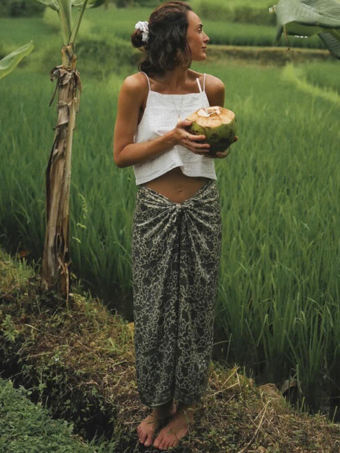 Oui au paro port en sarong !