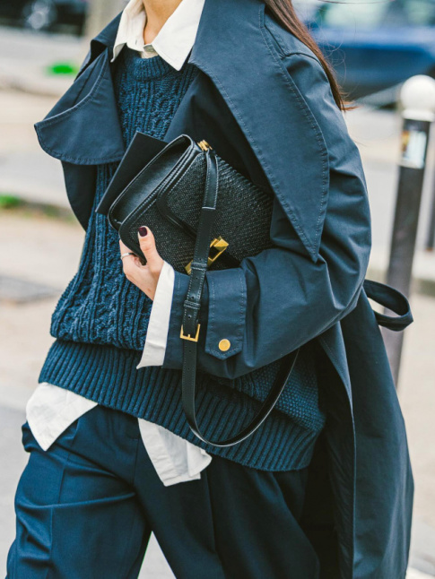 Rien de tel qu'un sac rigide pour accompagner une tenue faussement dbraille !