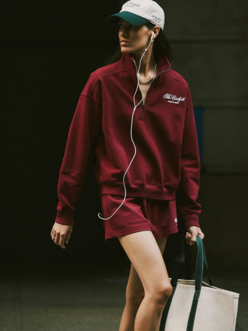 Oui aux tenues de sport ayant renonc aux salles de gym et autres cours de tennis !