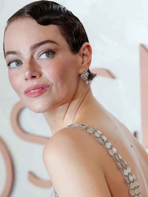 Rien de tel qu'une belle paire de boucles d'oreilles pour sublimer une coupe courte !