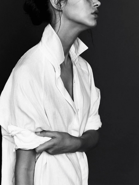 La chemise blanche trop grande : l'alpha et l'omga de la sensualit !