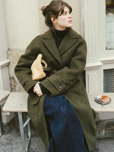 Rien de tel qu'un peu de raphia tress pour gayer un look d'hiver !