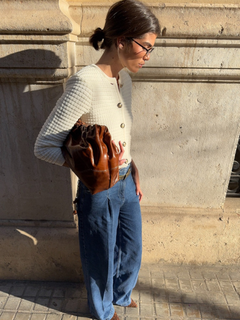 Rien de tel pour rchauffer un jean large qu'un gilet blanc aux allures de petite veste  !