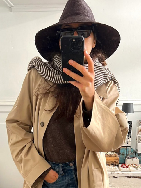  mi-chemin entre les saisons, ce look a tout bon !