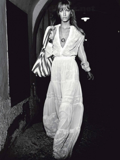 Wanted : une longue robe blanche en dentelle !