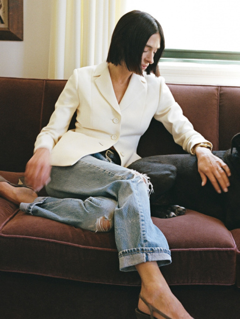 Oui au duo veste chic et sobre/jean large destroyed !