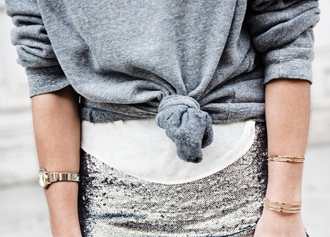 Rien de tel qu'un sweat gris pour accompagner une jupe de sir�ne !