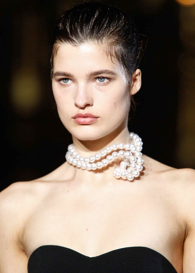 Stella McCartney réinvente le classique collier de perles