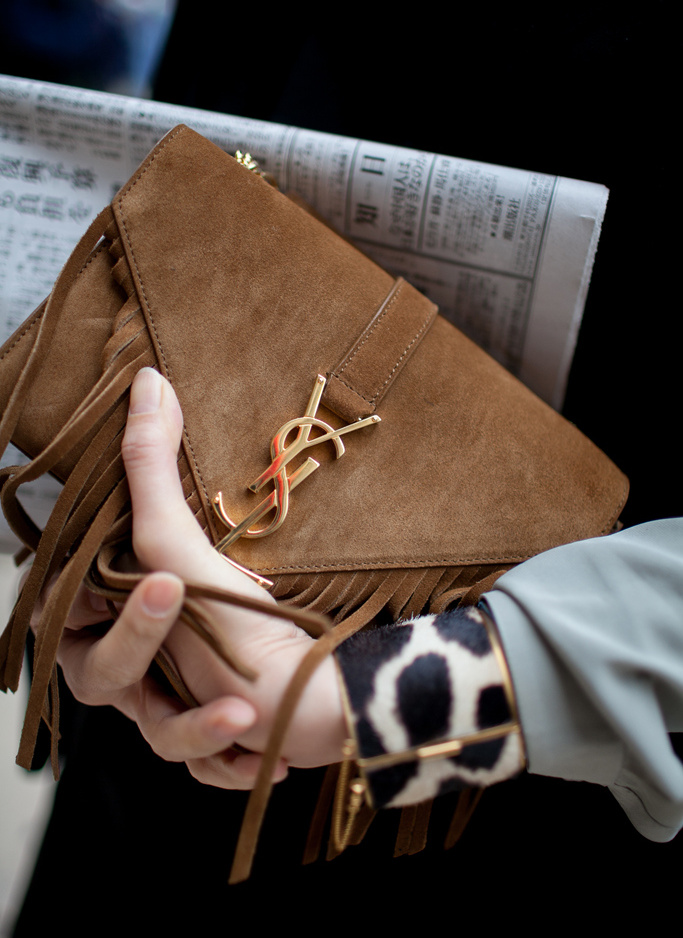 Wanted : une pochette à franges YSL