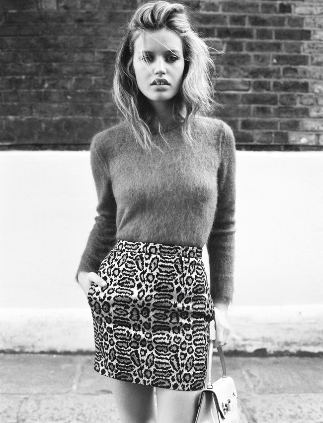 Jupe léopard taille haute + pull douillet = le bon mix