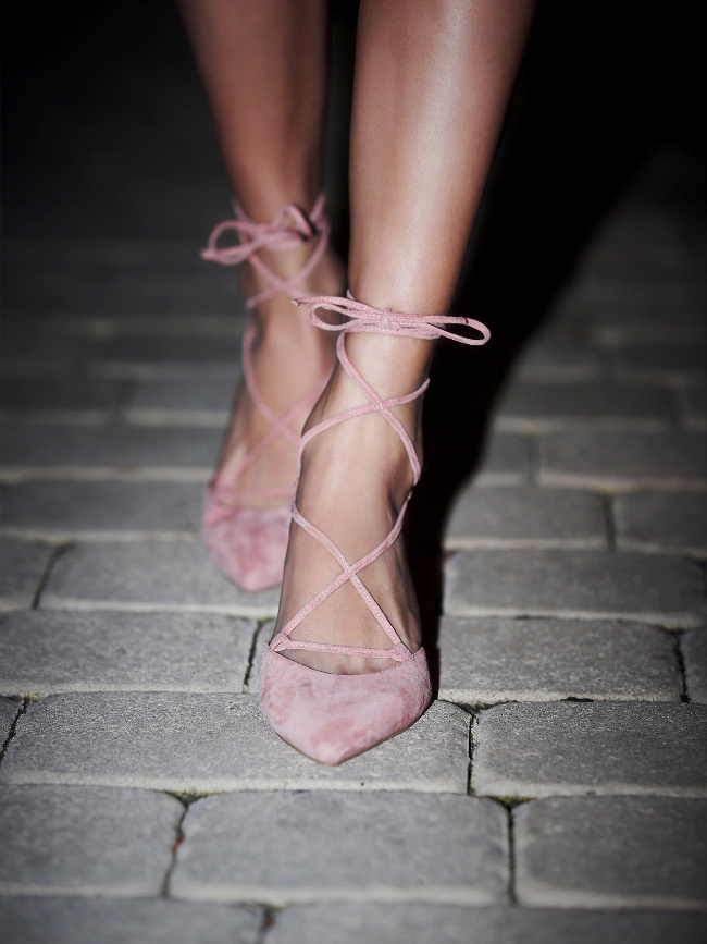 Rien de plus délicat qu'une paire d'escarpins finement lacés...