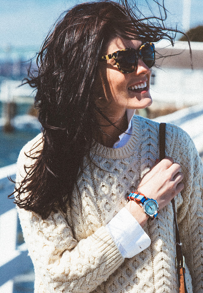 Sourire ultra bright + chevelure brune + pull irlandais + lunettes de soleil fa�on �caille = le bon mix