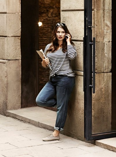 On ne se lasse pas du duo marinière/jean boyfriend roulotté sur la cheville !