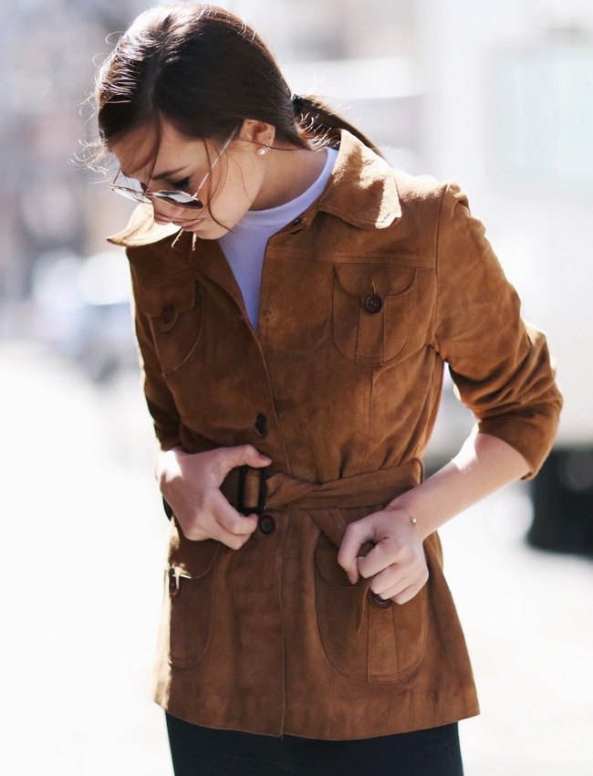 Fauve, sobre et bien coupée, cette veste vintage en daim a tout bon !