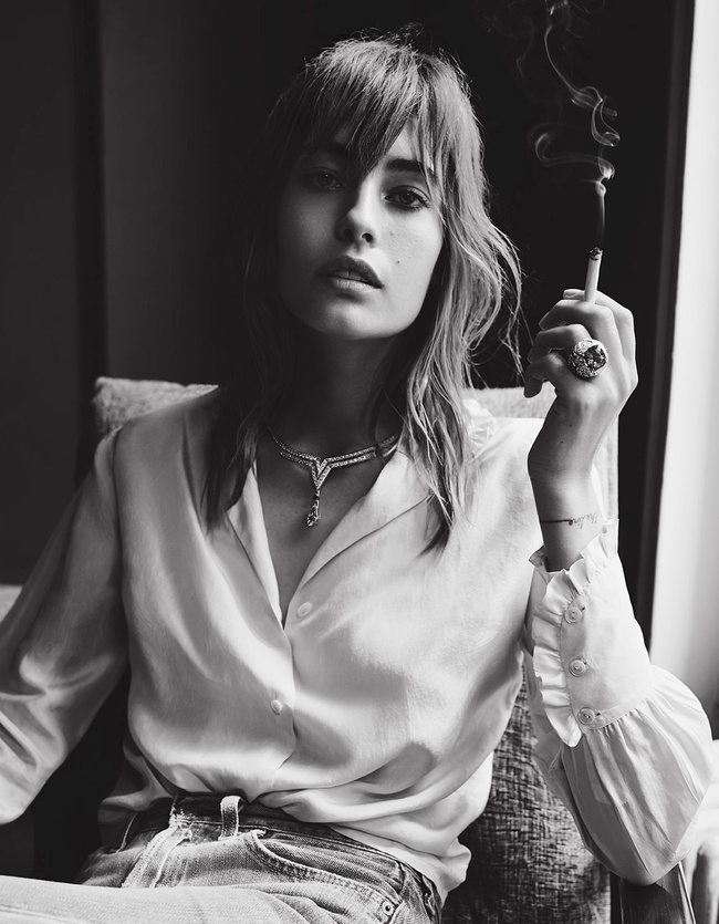 Rien de tel que le duo chemise sophistiquée/bijoux bourgeois pour relever un jean casual !