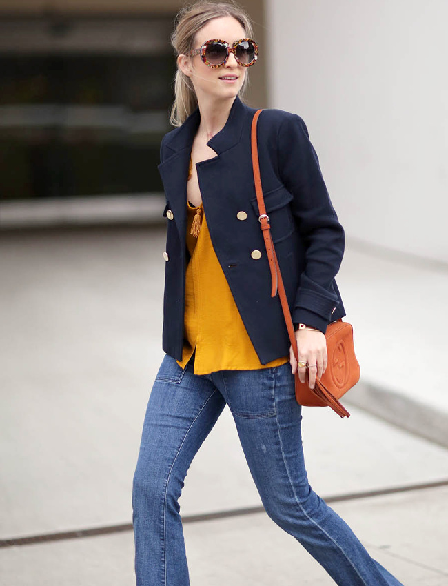 Ce printemps, on n'hésite pas à mixer bleu marine et teinte ocre