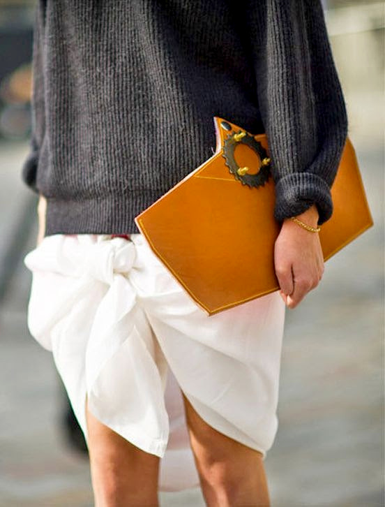 Jupe ultra légère + gros pull-over = le bon mix