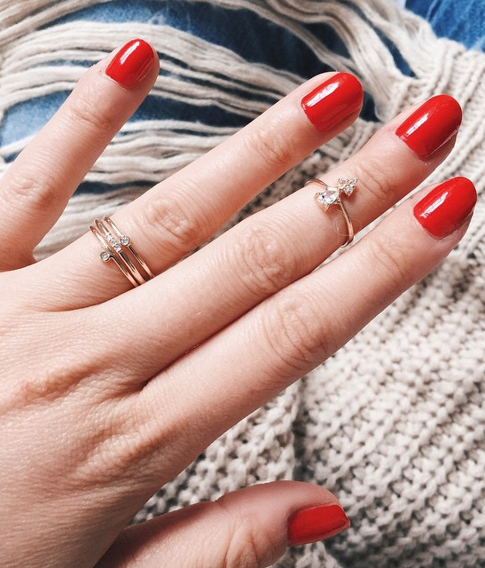La bague de phalange, le petit bijou fin et discret qui change tout