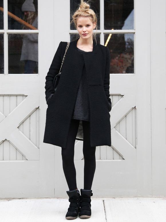 Oui au chignon haut porté en mode coiffé/décoiffé !