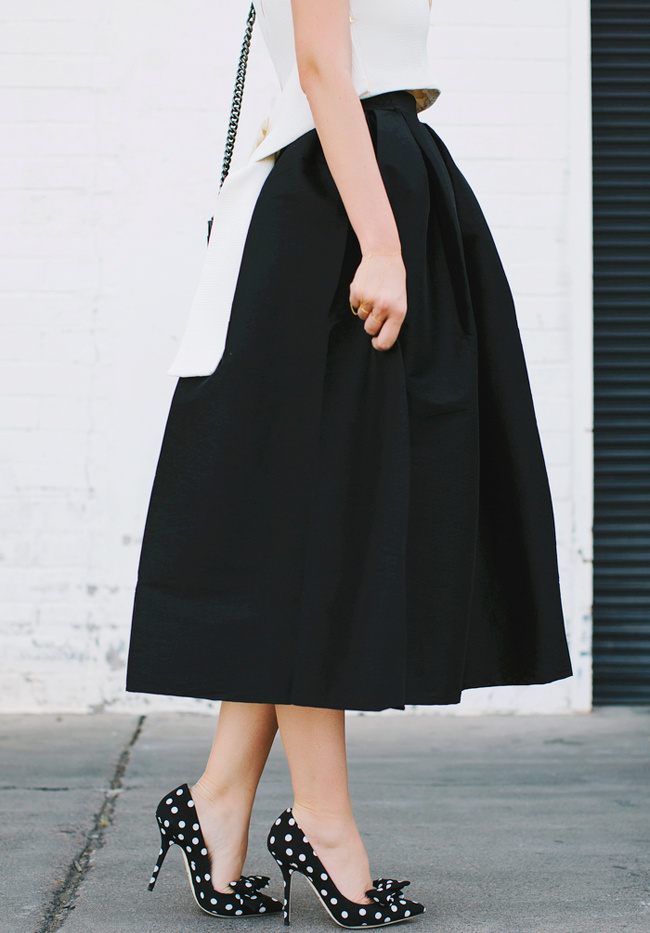 Jupon 7/8 + escarpins hauts perch�s = le bon mix