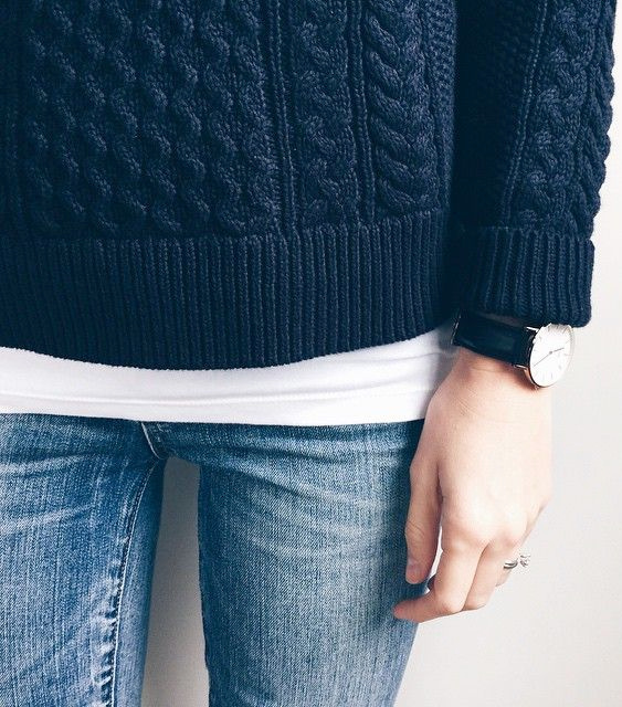 Le pull torsad� bleu marine, un basique aussi ind�modable qu'ultra efficace !