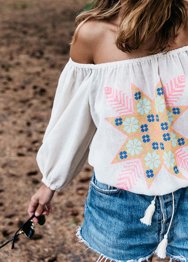 Short en jean ample + blouse boh�me = le bon mix