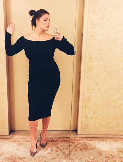 Aussi simple qu'efficace, cette petite robe noire a tout bon !