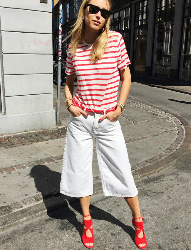 Trait�e comme un simple bermuda, la jupe culotte en jean gagne en fashion appeal