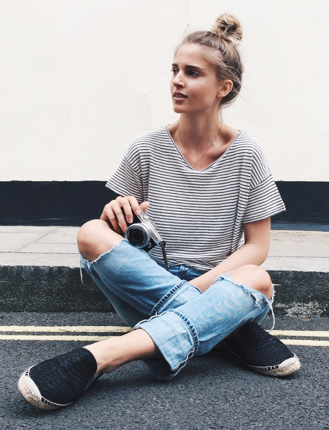 Espadrilles aspect serpent + tee-shirt ray� loose = le bon mix