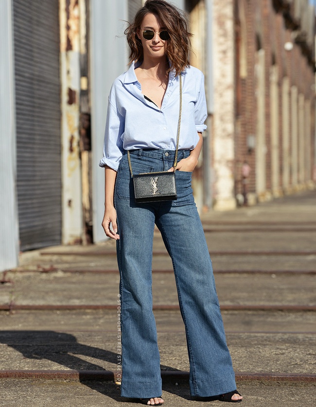 Jean flare + micro sac YSL + chemise audacieusement d�boutonn�e = le bon mix