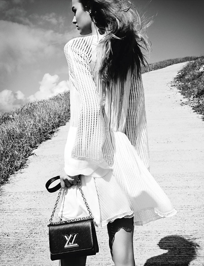 La parfaite petite robe blanche vue par Nicolas Ghesqui�re