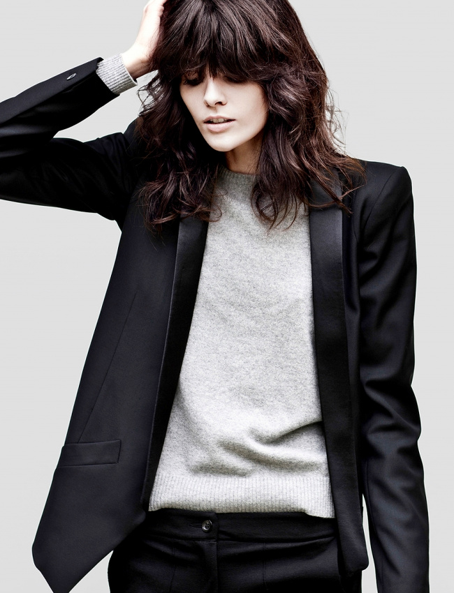 Veste de smoking + pull-over col rond = le bon mix