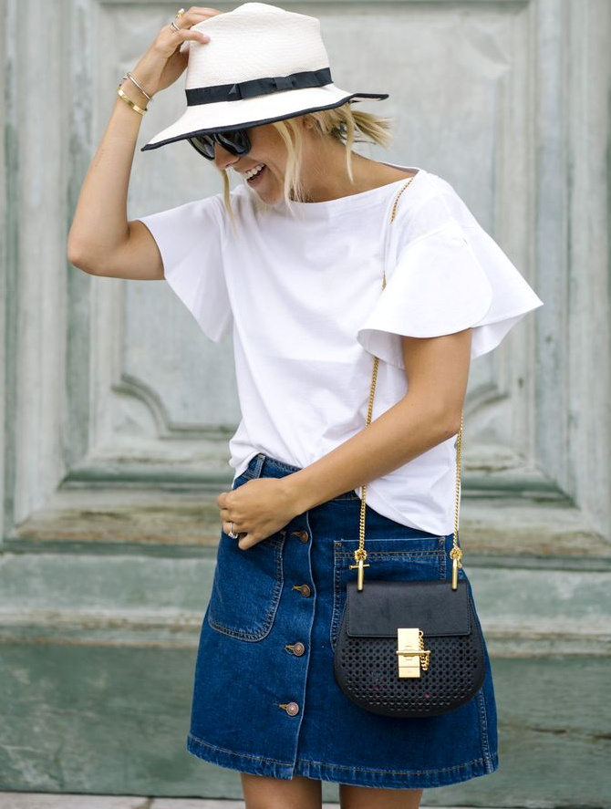 Cet �t�, on transforme un look casual en une tenue chic en troquant son tee-shirt blanc contre un top immacul�