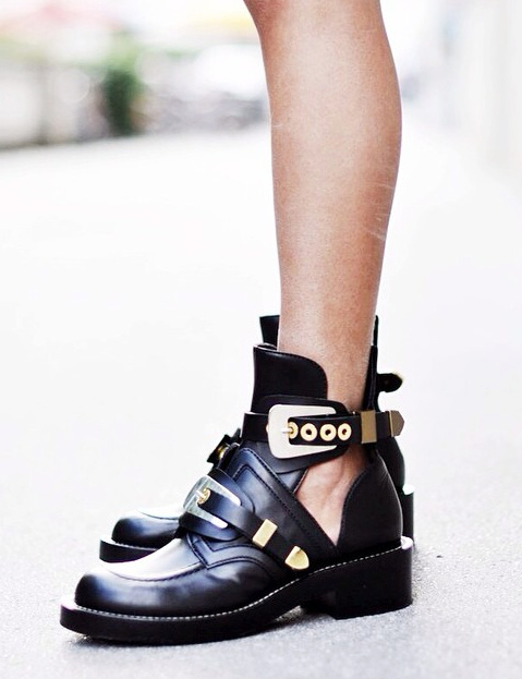 En �t�, on n'h�site pas � porter ses boots sans chaussettes