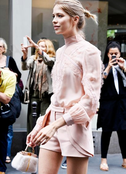 Trait� en mode sophistiqu� et sur des petits volumes, le total look rose poudr� a tout bon !