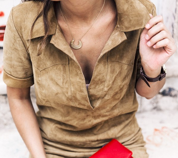 Efficace et pile dans l'air du temps, la mini robe en su�de a tout pour plaire !