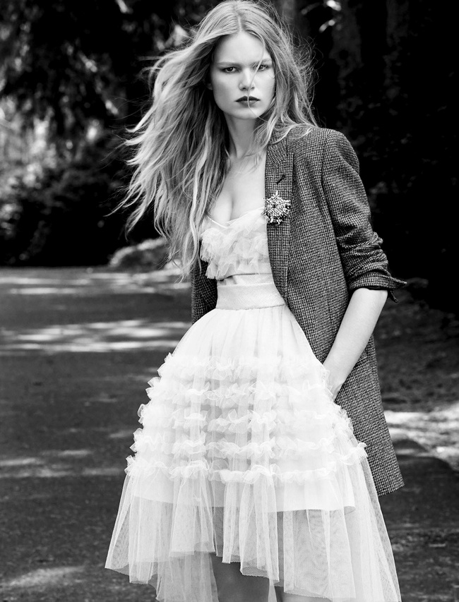 Veste d'homme + robe de bal ultra girly = le bon mix