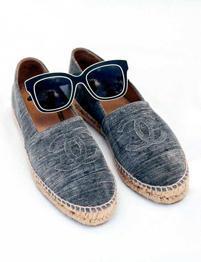 Avec leur toile fa�on denim, les espadrilles Chanel deviennent presque d�sirables