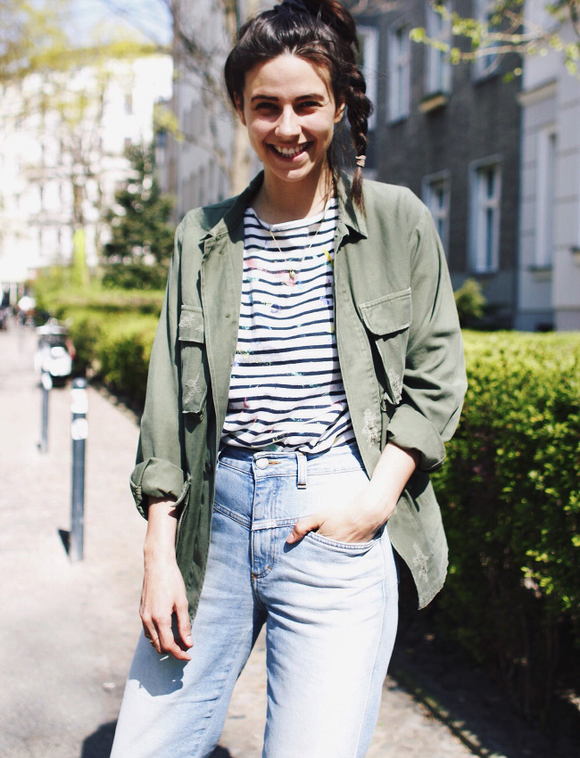 Veste kaki + marini�re + jean mom = un look 100% rentr�e 2015