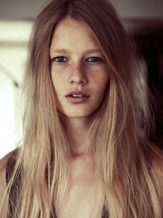 Sofia Mechetner, la tr�s jeune - 14 ans - mannequin qui monte