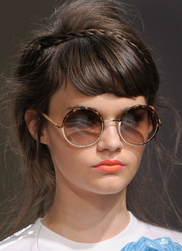 Frange + fine tresse = le bon mix