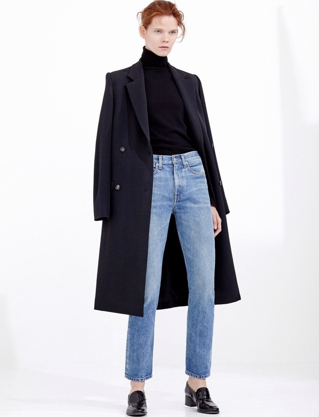 Manteau long + jean court sur la cheville = une des �quations stylistiques de la rentr�e