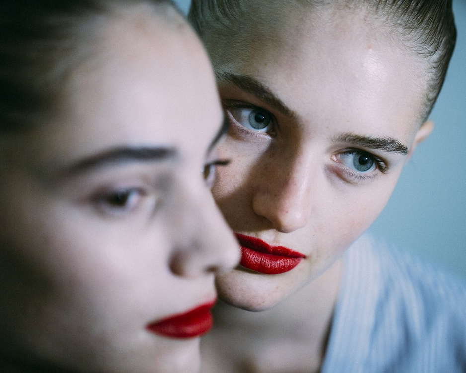 Make up nude + rouge � l�vre intense = le bon mix