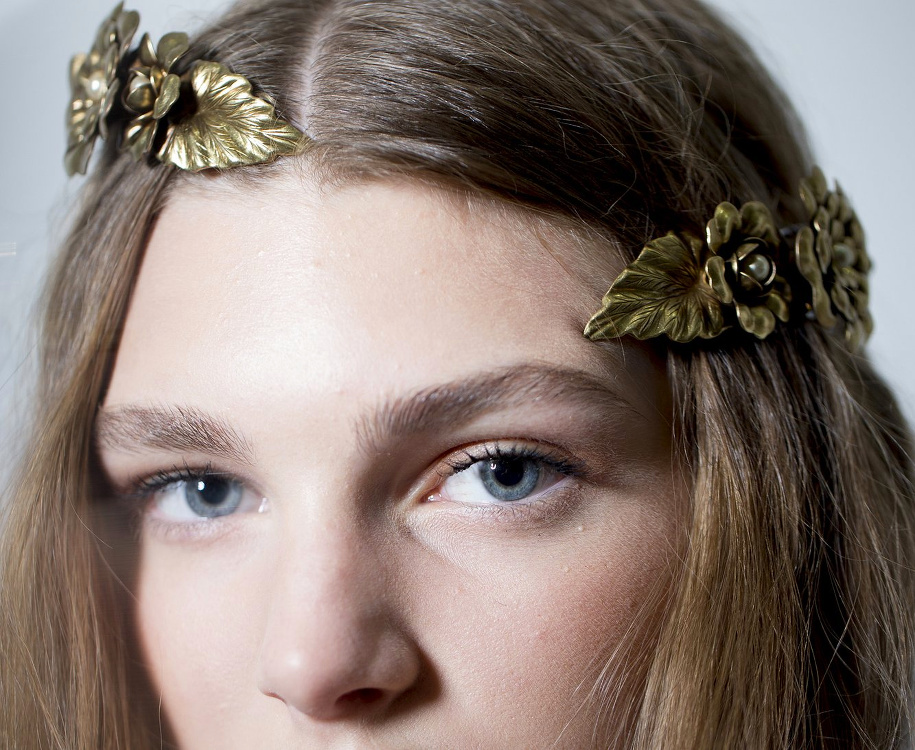 Avec leur faux airs de head band, les barrettes Rodarte tirent leur �pingle du jeu !